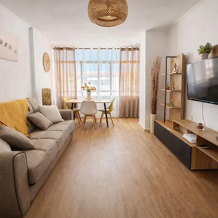 Sunny Ocean Retreat Apartament