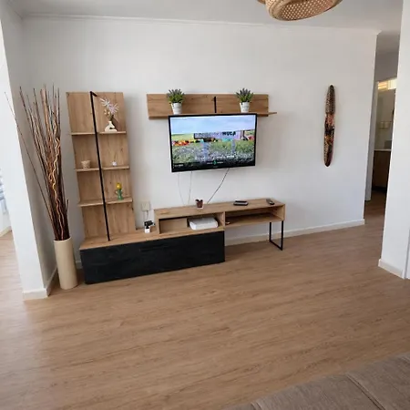 Sunny Ocean Retreat * طوستا ديل سيلونثيو